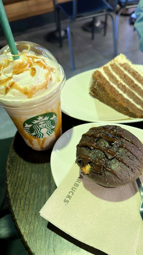 Starbucks Drinks Snap, Foto Starbucks Aesthetic, Starbucks Snapchat, Snap Fake, Starbucks Breakfast, Muffins Cake, Snapchat Photos, Starbucks Aesthetic, Starbucks Cake