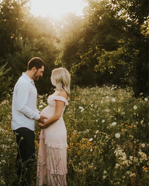 Maturity Shoot, Summer Maternity Photography, Spring Maternity Photos, Summer Maternity Photos, Couple Maternity Poses, Baby 2024, Maternity Picture Outfits, Registry Must Haves, Family Maternity Pictures