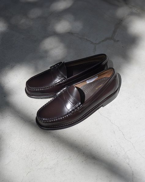 The G.H. Bass Weejuns Larson Penny Loafers are an iconic heritage piece. Hand-sewn since day one, they deliver timeless style without the fuss. From laid-back looks to tailored fits, these are a go-to for every occasion. Easy to wear, endlessly versatile - a must-have for any wardrobe. #yardsstore #yards #menswear #newin #ghbass #weejuns Bass Weejuns, G H, Penny Loafers, Timeless Style, Hand Sewn, Sale Items, Hand Sewing, Penny, Timeless Fashion