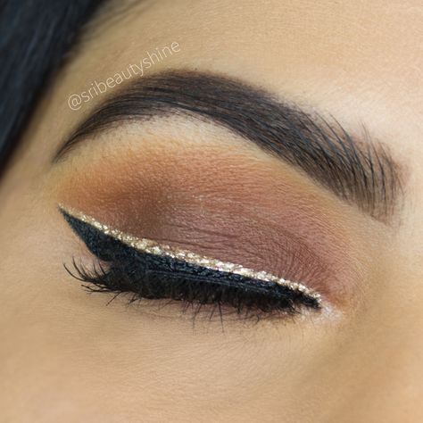 Gold Liner Eye Makeup, College Graduation Makeup Ideas, Makeup Liner Eye, Hens Makeup, Glitter Liner Eye Makeup, Glitter Eyeliner Looks, Glitter Liner Makeup, Glitter Eyeliner Tutorial, Sparkly Eyeliner