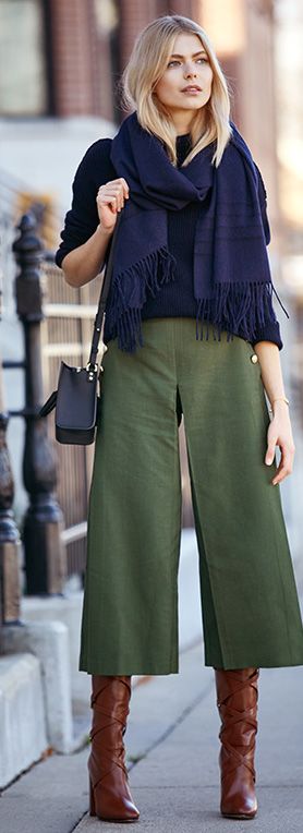 army green culottes \ navy sweater and scarf \ brown boots Culottes Outfit Casual, How To Wear Culottes, Culottes Outfit, Culotte Style, Stylish Fall Outfits, Boating Outfit, Black Pants Casual, Spring Look, Mode Chic