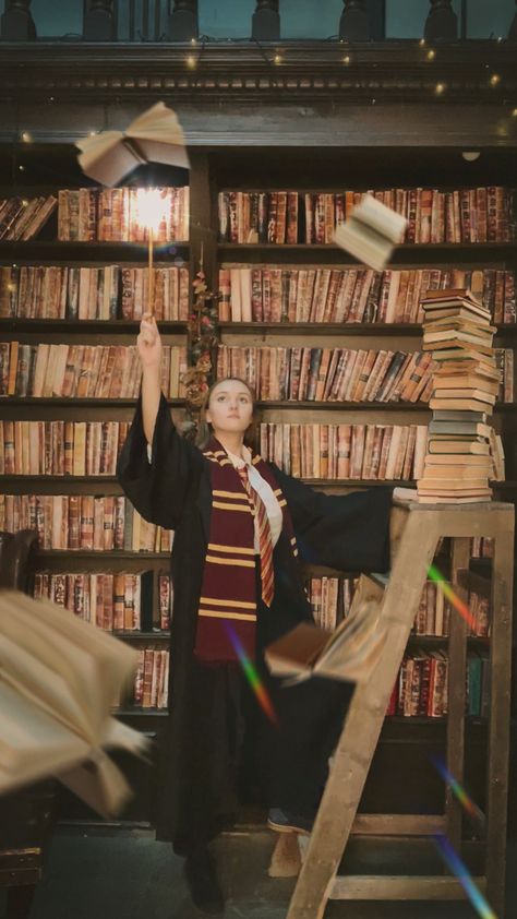 Hogwarts Photoshoot, Harry Potter Photoshoot Ideas, Hogwarts Photos, Harry Potter Photoshoot, Hogwarts Cosplay, Harry Potter Photography, Harry Potter Engagement, Aesthetic Marauders, Hogwarts Is My Home