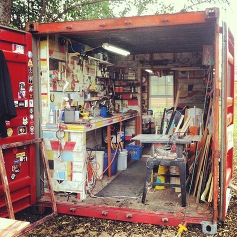 Brian Phillips : " I work with salvaged wood. My studio is a 20 foot shipping container that I bought and converted into my art studio with salvaged items. The front space near the cargo doors is my wood workshop and the back room with the window is my fully insulated painting room. " #artstudio #tinyliving Batcave Room, Library Cottage, Clay Logo, Container Studio, Home Art Studios, Cottage Ranch, Rangement Art, Vintage Tips, Loft Inspiration