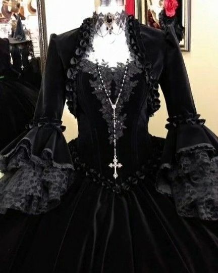 Goth Prom, Vampire Dress, Vampire Clothes, Earthy Outfits, Old Fashion Dresses, Goth Dress, Grad Dresses, July 7, Gothic Outfits