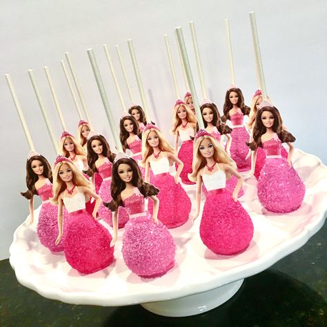 Barbie cake pops Barbie Cake Pop Ideas, Barbie Cake Pops Birthday, Barbie Dreamtopia Birthday Cake, Barbie Themed Birthday Party Cake, Barbie Theme Cake Pops, Barbie Cake Pops Cakepops, Barbie Cakepops Ideas, Barbie Treat Table, Barbie Theme Cupcakes