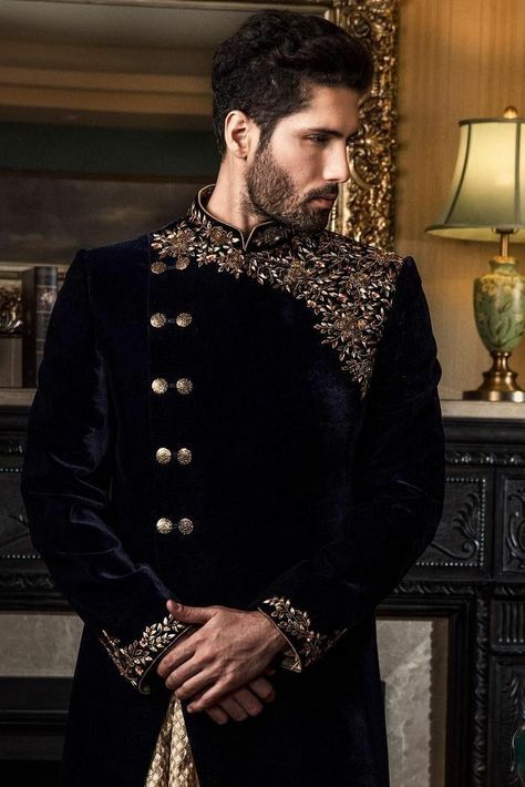 Velvet Kurta For Men, Velvet Sherwani For Men, Indowestern Outfits For Men, Traditional Indian Mens Clothing, India Fashion Men, Indian Wedding Suits Men, Gold Tuxedo, Indowestern Sherwani, Indian Groom Dress