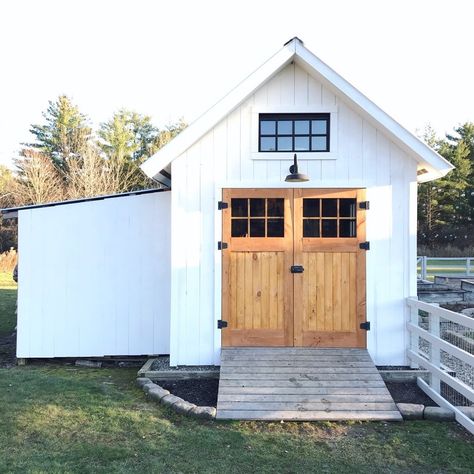 Shed With Garage Door, Shed Skirting Ideas, How To Build Shed, Farmhouse Shed, Accessory Building, Green Mansion, Build Shed, Garage Backyard, Farmhouse Sheds