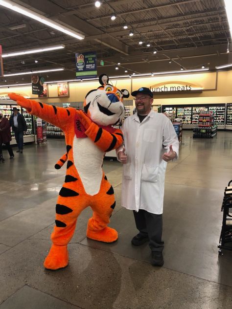 Tony the tiger mascot is dabbing and looking weird... Tony Tiger, Tony The Tiger, Books Pictures, Tiger Mascot, Tiger Costume, Dance Picture Poses, Tiger Art, Cat Books, Dance Pictures