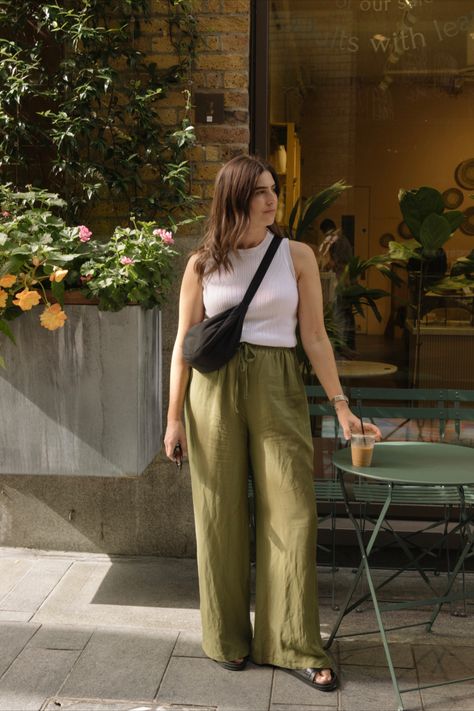 Olive Pants Summer Outfit, Work Outfit For Summer, Khaki Linen Trousers Outfit, Linen Trousers Outfit Aesthetic, Loose Green Pants Outfit, Linen Pants Green, Uniqlo Women Outfit Casual Summer, Street Style Plus Size Summer, Green Pants Summer Outfit