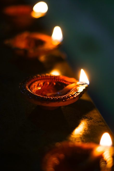 Diya Lamp Aesthetic, Aesthetic Diya Photos, Dipawali Picture, Diya Photos For Diwali, Diwali Diya Aesthetic, Diwali Diya Photography, Diya Wallpapers, Diyas Images, Dipawali Images