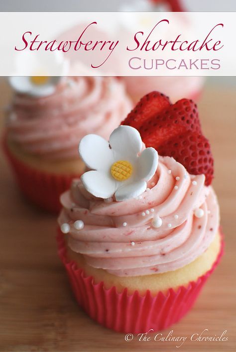 Strawberry Shortcake Cupcakes, Shortcake Cupcakes, Strawberry Shortcake Cupcake, Strawberry Shortcake Birthday, Strawberry Shortcake Party, Strawberry Shortcake Recipes, Strawberry Party, Savoury Cake, Girl Party