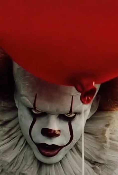 Pennywise Wallpaper, It Videos, Es Pennywise, Scary Clips, Images Terrifiantes, Gif Terror, Art The Clown, Halloween Wallpaper Iphone Backgrounds, Horror Photos