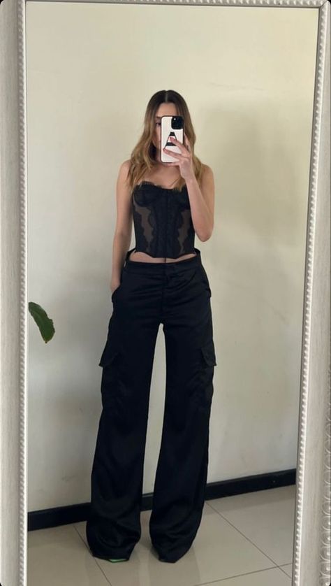 Rate This Cargo pant outfits From ⭐1~10. SAVE & FOLLOW i will update everyweek. Cargo Pant Outfits, Pant Outfits, Fiesta Outfit, Night Out Outfit, Causual Outfits, Going Out Outfits, Cargo Pant, Looks Style, Night Outfits