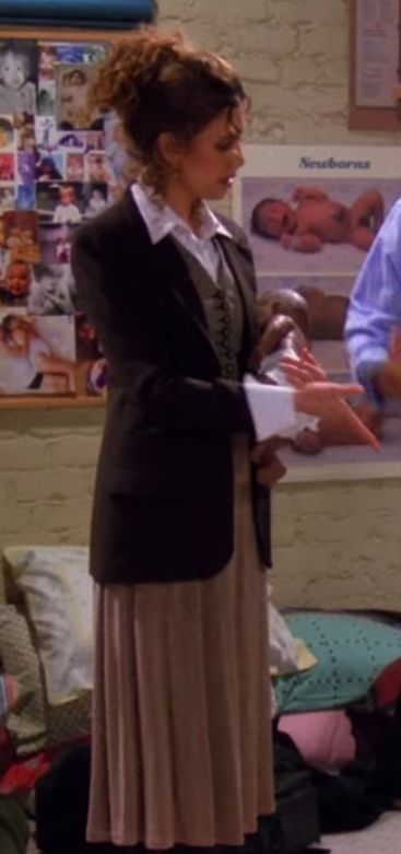 susan bunch (jessica hecht) in "friends" outfit Teacher 70s Outfit, Teachers In The 70s, Susan Friends Outfits, Susan Bunch Friends, 90s Teacher Fashion, 2000s Teacher Outfits, Music Teacher Aesthetic Outfit, 80s Teacher Outfit, 90s Teacher Aesthetic