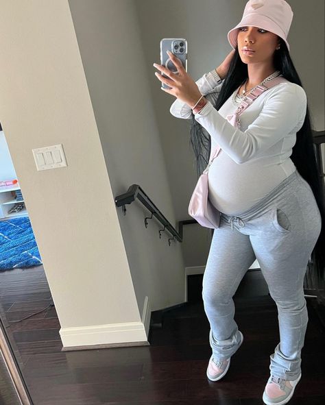 Chic 2023 Outfits, Hidden Pregnancy, Maternity Outfits Black Women, Comfortable Pregnancy Outfits, Gender Reveal Outfit, Cute Pregnancy Photos, Pregnant Women Fashion, Summer Pregnancy Outfits, Fall Maternity Outfits