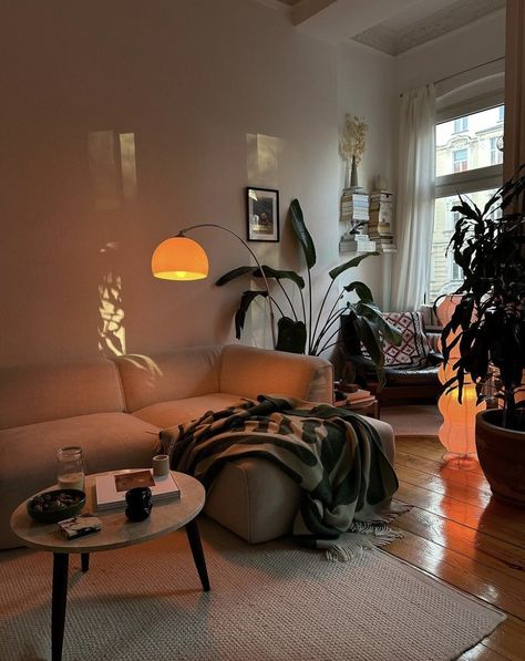 Living Room Designs Funky, Flat Aesthetic Minimalist, Cozy Appartement Aesthetic, Studio Inspo Small Spaces, Long Apartment Living Room, 2 Rooms Apartment Design, Apartment Cozy Aesthetic, Dark Apartment Brighten, Small Apartment Interior Design Ideas