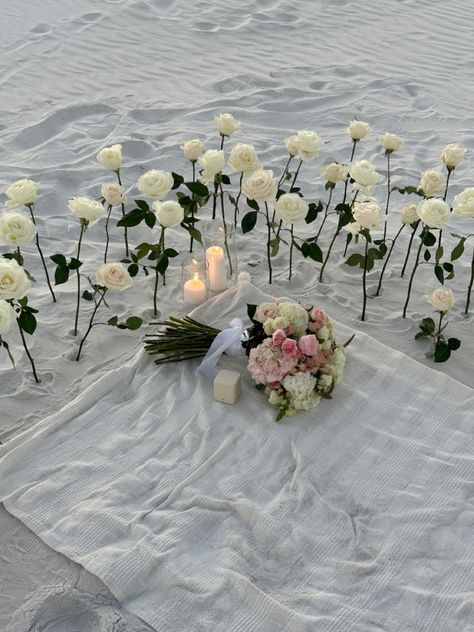 Wedding On Beach Aesthetic, Roses In Sand Proposal, Small Intimate Wedding Beach, Cute Proposal Set Up, Beach Proposal White Roses, Beach Engagement Setup Ideas, Proposal Ideas Flower Field, Proposal Ideas White Roses, Sunset Beach Proposal Ideas