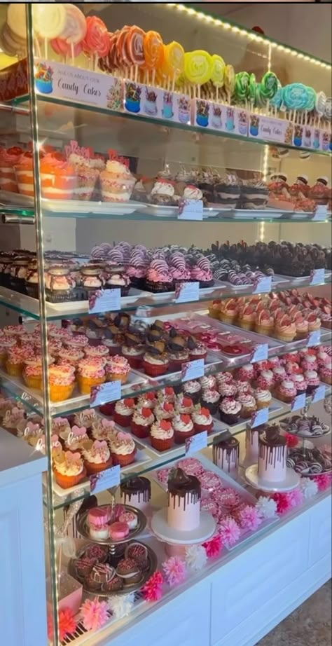 Cake Shop Interior Vintage, Cupcake Bakery Design, Cute Bakery Aesthetic Interior, Cupcake Shop Aesthetic, Cake Shop Design Interior Small Bakery, Bake Shop Interior, Bakery Ideas Interior, Bakery Interior Design Ideas, Bakery Display Counter