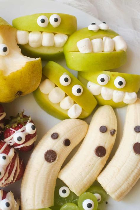 This Halloween Fruit Platter Is a Healthy Halloween Snack For Kids Healthy Halloween Snack Tray, Scary Fruit For Halloween, Cute Halloween Fruit Ideas, Halloween Snacks Fruit, Fruit Halloween Tray, Halloween Fruit Kabobs For Kids, Halloween Themed Fruit, Halloween Fruit Tray For Kids, Halloween Healthy Recipes