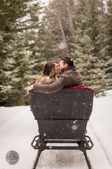 Sleigh Pictures Christmas, Sleigh Ride Photoshoot, Christmas Sleigh Ride Aesthetic, Sleigh Photoshoot Photo Ideas, Sleigh Christmas Photoshoot, Sleigh Rides In The Snow, Santa Sleigh Photoshoot, Christmas Sleigh Photoshoot, Sleigh Photoshoot