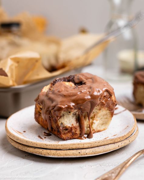 Soft Baked "Nutella" Rolls {Eggless} | Shuangy's Kitchensink Nutella Cinnamon Rolls, Nutella Icing, Nutella Rolls, Hazelnut Filling, Easy Icing, Best Cinnamon Rolls, Soft Bakes, Chocolate Hazelnut Spread, Hazelnut Spread