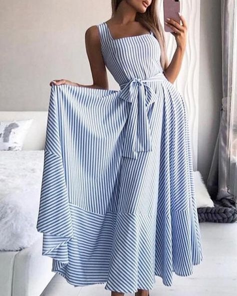 Stile Casual Chic, Ruffle Hem Dress, Hair Color Ideas, Hem Dress, Beautiful Gowns, Outfits Casuales, Ruffle Hem, Striped Dress, Pretty Dresses