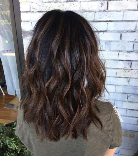 Medium-Length Wavy Haircut With Choppy Layers Balayage Asian Hair, Chocolate Brown Hair Color, Choppy Layers, Wavy Haircuts, Vlasové Trendy, Redken Shades Eq, Brunette Balayage Hair, Brown Hair Balayage, Low Lights Hair