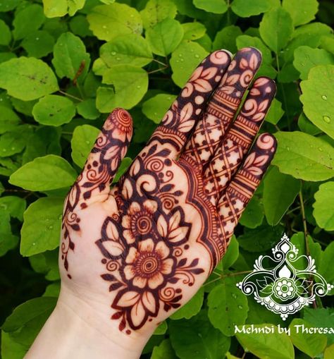 Stylish Mehndi Design (@stylishmehndidesign) • Instagram photos and videos Mehndi Designs For Diwali, Arebic Mahendi, Mehandi Ideas, Latest Mehndi Design, Simple Mehendi, Urdu Jokes, Front Mehndi Design, Khafif Mehndi Design, Engagement Mehndi