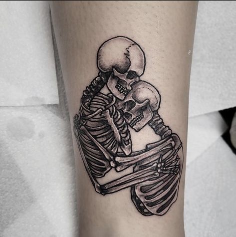 Skeleton Couple Tattoo, Gothic Tattoos, Mujeres Tattoo, Around Arm Tattoo, Mystical Tattoos, Card Tattoo Designs, Irish Tattoos, Yakuza Tattoo, Trash Polka Tattoo