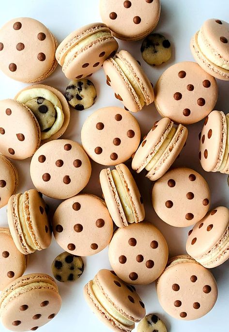 Macaron Flavors | Order Macarons Online | Carousel Macarons Thanksgiving Macaroons, Cool Macarons, Macaron Design Ideas, Macrons Recipes Flavors, Chestnut Macarons, Graduation Macarons, Cute Macaron Ideas, Macarons Thanksgiving, Maple Macarons