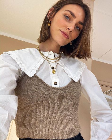 Collar Blouse Outfit, Lace Shirt Outfit, Collared Shirt Outfits, Collar Outfits, Fashion Design Template, Sweet Clothes, Bib Collar, Big Collar, Popsugar Fashion