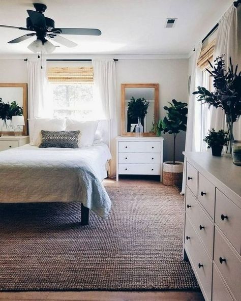 bedroom color, bedroom decor Bedside Dressers, Bed In Front Of Window, Big Rug, Rum Inspo, Night Tables, Dresser Bedroom, Farmhouse Bedroom Decor Ideas, Scandinavian Design Bedroom, Simple Bedroom Decor