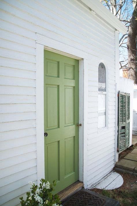 A Spring Green Door on Cape Cod, with Farrow & Ball Paint Green Front Door, Cape Cod House Exterior, Green Exterior House Colors, Best Exterior Paint, Green Front Doors, House Green, Front Door Paint Colors, Cottage Door, Painted Front Doors