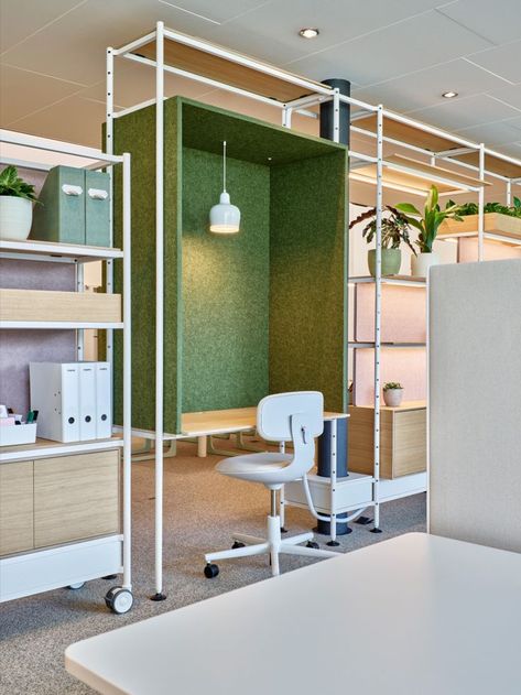 Collaboration Space Design, Architect Office Design, Unique Office Design, Unique Office Furniture, Colorful Office Design, Office Partitions Wall, Modern Industrial Office, Unique Office Spaces, Office System