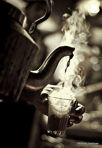 Cup of tea.. Ingredients for daily life.. Street tea stall in India.. Masala Tea, Retro Cafe, Masala Chai, Deilig Mat, Chai Tea, Chocolate Coffee, Coffee Cafe, Tea Kettle, Coffee Love