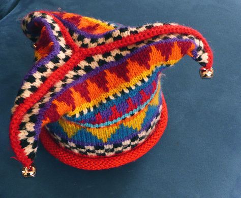 Jester hat Knitting Amigurumi, Funky Hats, Jester Hat, Knitted Patterns, Baby Knits, Diy Crochet Projects, Tunisian Crochet, Yarn Projects, Knitted Hat