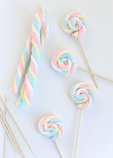 Easter Marshmallow, Idee Babyshower, Unicorn Themed Birthday Party, Pastel Party, Marshmallow Pops, Rainbow Birthday, Unicorn Birthday Parties, Candy Party, Easy Easter