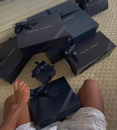 Lauracore Aesthetic, Blue Luxury Aesthetic, Ralph Lauren Old Money, Polo Aesthetic, Navy Aesthetic, Luxury Presents, Don Perignon, Ralph Lauren Aesthetic, Estilo Blair Waldorf