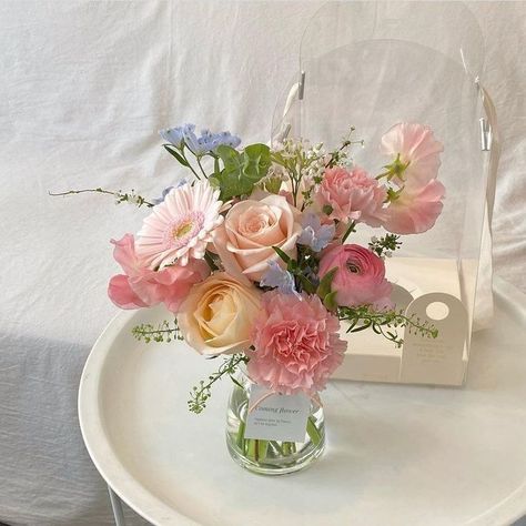 Flowers Korean Aesthetic, Orchids Bouquet, Flowers Korean, Flower Bouquet Vase, Pink Flower Arrangements, Diy Bouquet Wrap, Small Flower Arrangements, Table Flower Arrangements, Pastel Bouquet