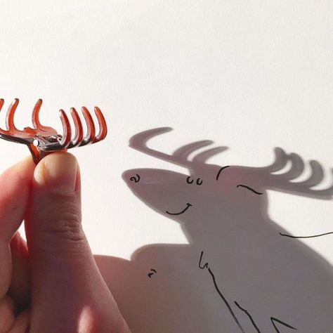 A Belgian Artist Uses Shadows to Bring Objects to Life With Strokes of Genius Light And Shadow Photography, Fun Doodles, Drawing Photo, Shadow Drawing, Shadow Photography, Shadow Photos, Shadow Pictures, Shadow Art, Conceptual Photography