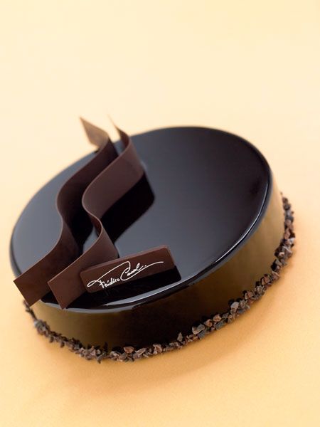 <3 Chocolate Glaze Cake Design, Sacher Cake Decoration, Chocolate Glaze Cake, Sacher Cake, Glaze Cake, Chocolate Cake Designs, Chocolate Garnishes, Mirror Glaze Cake, Mirror Cake