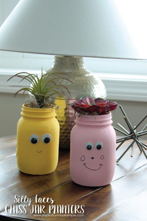 DIY Silly Faces Glass Jar Planters Kids Craft Mason Jar Planter, Plants In Jars, Tattoo Plant, Creative Planter, Recycling Ideas, Fantasy Wall Art, Fun Crafts To Do, Glass Planter, Painted Jars