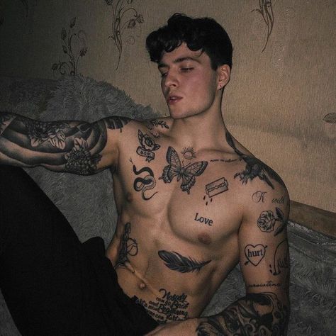 Tattoos Torso, Cover Ups Tattoo, Tattoed Guys, Man With Tattoos, Tato Maori, Tato Naga, Tatted Men, Male Chest, Torso Tattoos