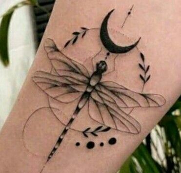 Small Dragonfly Tattoo, Dragonfly Images, Dragonfly Drawing, Vegas Tattoo, Dragonfly Tattoo Design, Insect Tattoo, Planet Tattoos, Moon Tattoo Designs, Floral Tattoo Design