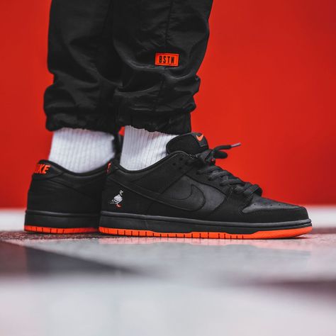 Jeff Staple x Nike SB Dunk Low "Black Pigeon" Sb Dunk Low Outfit Men, Nike Sb Dunk Low Outfit Men, Sb Dunk Low Outfit, Black Pigeon, Jeff Staple, Black Fashionista, Sneakers Outfit Men, Nike Sb Stefan Janoski, Urban Shoes