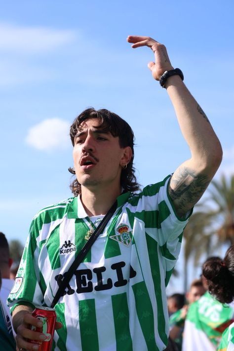 Blokette Core, Bloke Core, Hector Bellerin, Football Jersey Outfit, Guys Fits, Real Betis, Retro Football Shirts, Classic Football Shirts, Football Fashion