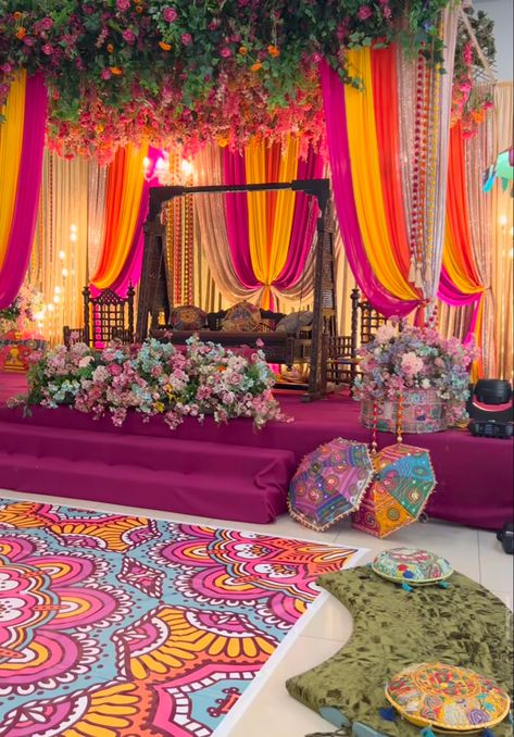 Pakistani Mehndi Decor, Mehndi Stage Decor, Restaurant Bill, Mehndi Stage, Haldi Ceremony Decorations, Indian Wedding Stage, Mehendi Decor Ideas, Elegant Wedding Themes, Wedding Entrance Decor