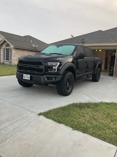 G2R18 BLACKOUT FORD RAPTOR Ford Ranger Raptor Black, Blacked Out Ford F150, Matte Black Ford Raptor, Lifted Ford Raptor, Black Ford Truck, Ford Raptor Wallpaper, Ford Raptor Interior, Ford Raptor R, Raptor Wallpaper