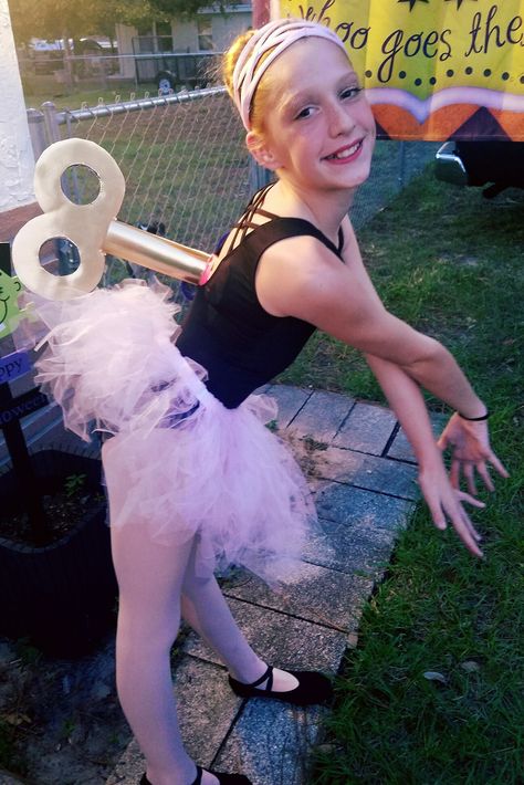 Wind up Ballerina Wind Up Ballerina Costume, Halloween Costumes Ballerina, Diy Ballerina Costume, Halloween Ballerina, Wind Up Doll Costume, Ballerina Halloween, Diy Carnaval, Ballerina Halloween Costume, Halloween Shirt Design