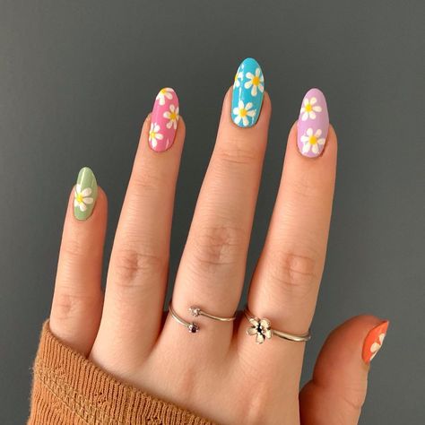 Isabelle on Instagram: “Spring flowers 🌸 I think flowers are in my top 3 favourite nail designs to do 💐 there are so many different ways to do them and they’re…” Different Color Flower Nails, Retro Flower Nails, Rainbow Flower Nails, Flower Power Nails, Swift Nails, Taylor Swift Nails, My Top 3, Hippie Flowers, Spring Has Sprung